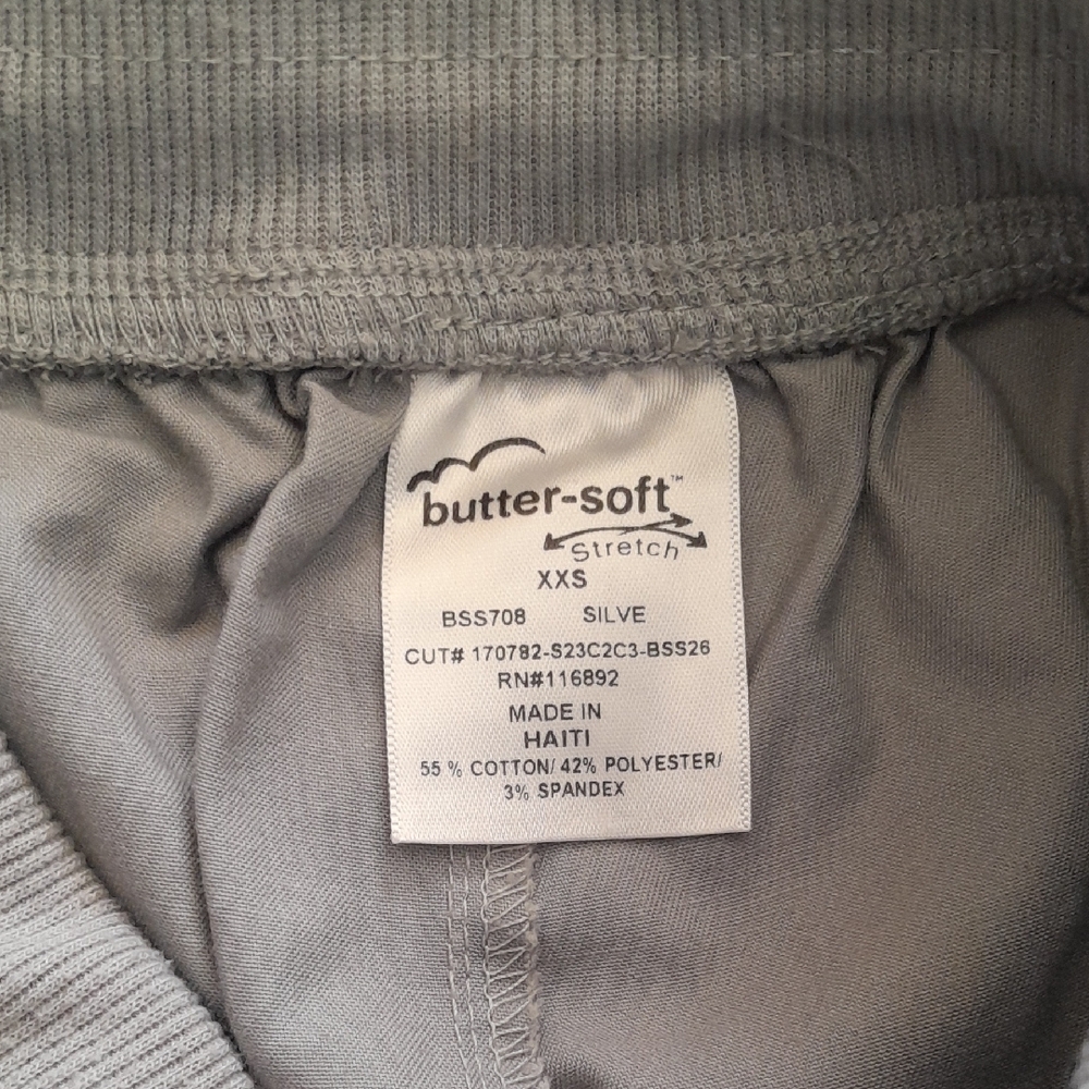 Light Gray Scrub Set - Picture 3 of 4